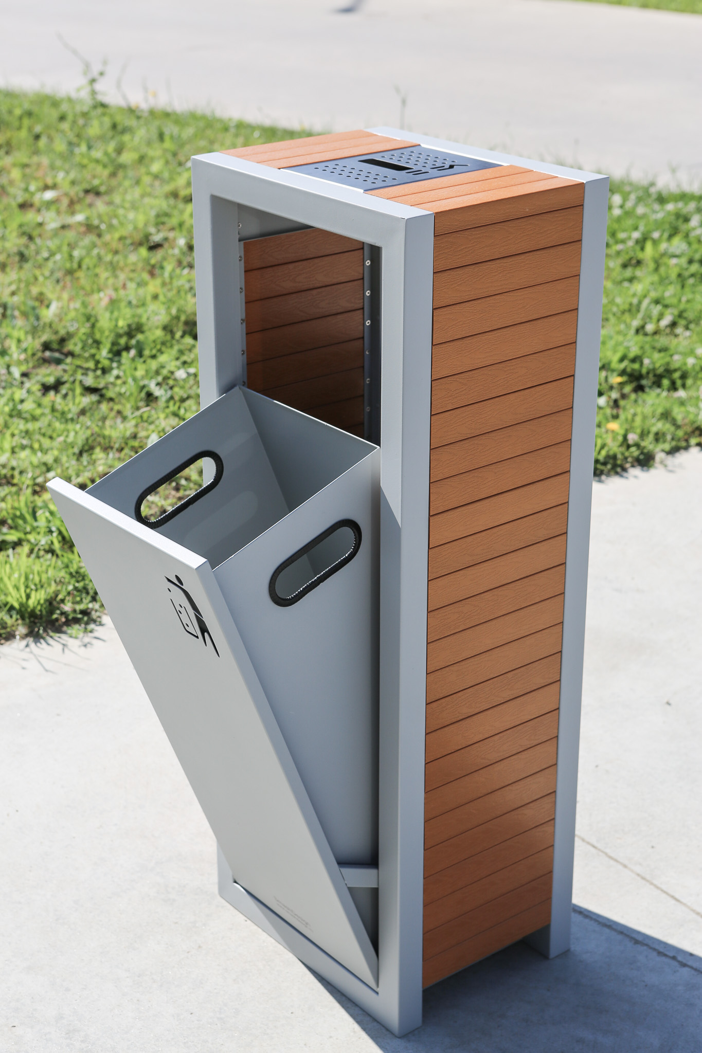 Coș de gunoi urban cu scrumieră 80 L, Linea 189, 40 x 30 x 104 cm
