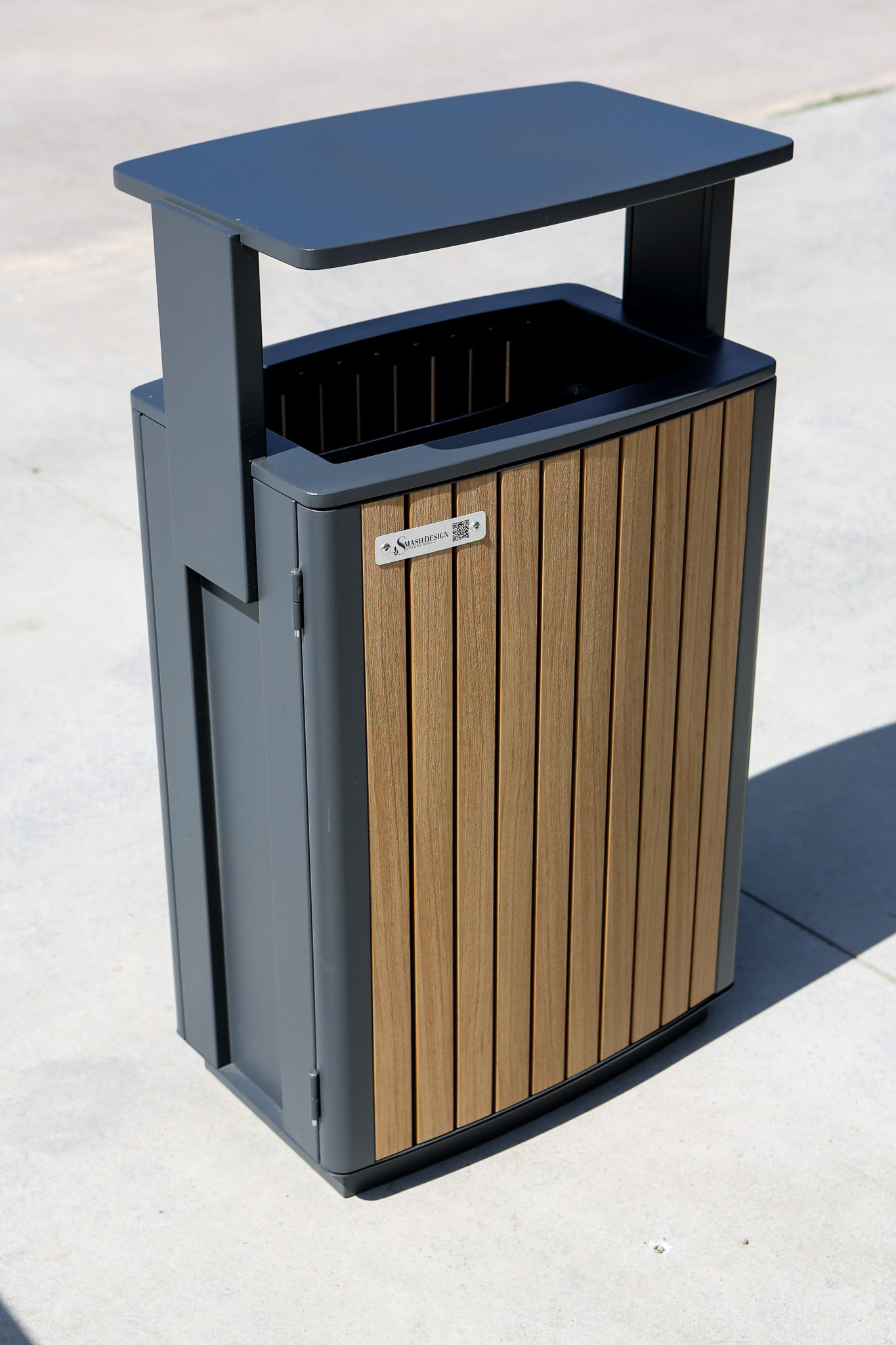 Coș de gunoi urban ATLAS 70 din oțel galvanizat cu finisaj lemn PS – capacitate 70 L - imagine 2